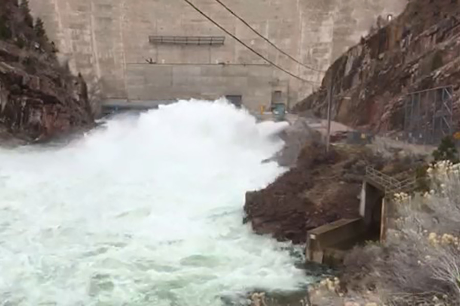 High levels of water splashing in front of a dam